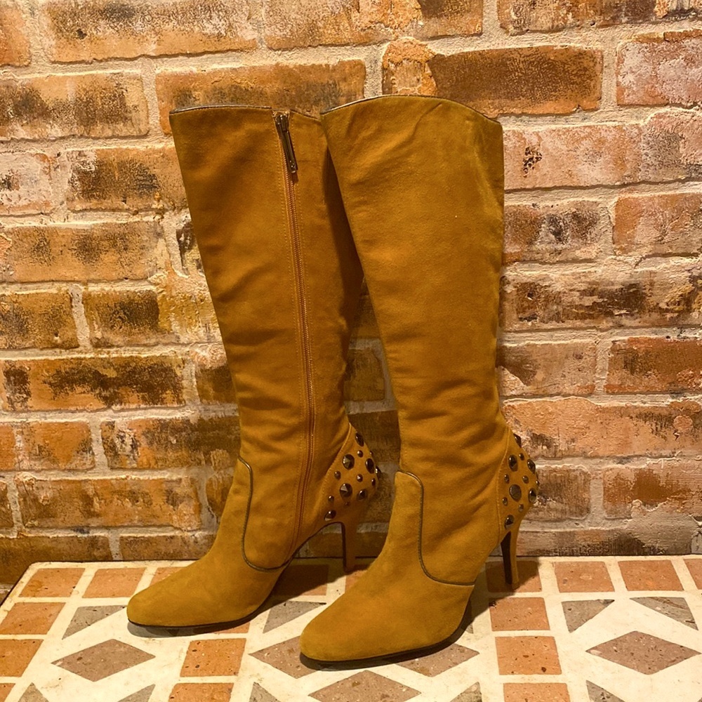 Donald Pliner Suede Boots